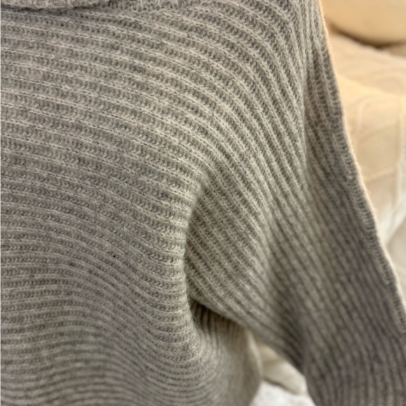 Leith Soft Gray Knit Pullover - Picture 7 of 11
